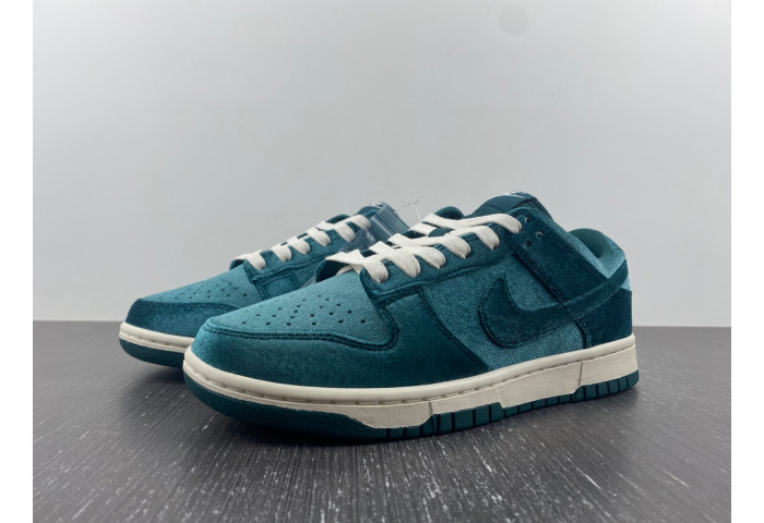 Nike Dunk Low Green Velvet - DZ5224-300