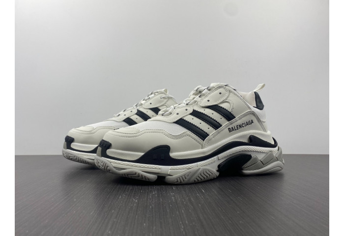 BLCG SNEAKER TRIPLE.S.