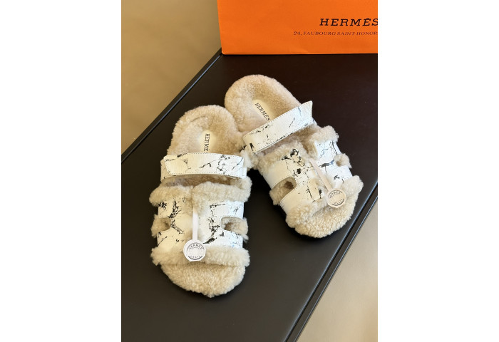 H**me5 SANDALS
