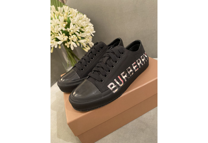BUBERRY SNEAKER