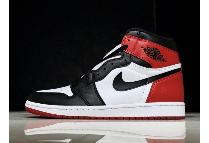 Air Jordan 1 Retro Black Toe 555088-125