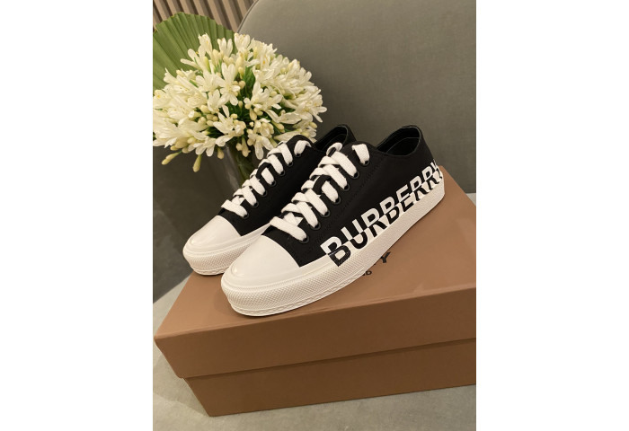 BUBERRY SNEAKER