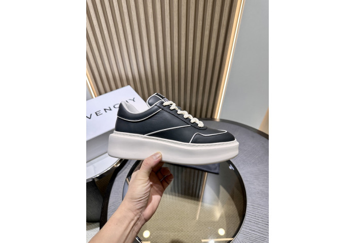 GIVENCHY SNEAKER