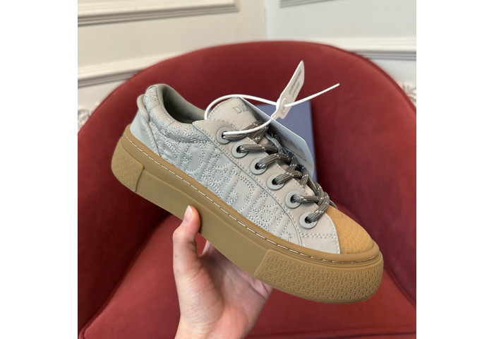 DIO* KAWS B33 SNEAKER