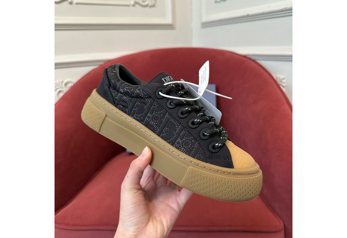 DIO* KAWS B33 SNEAKER