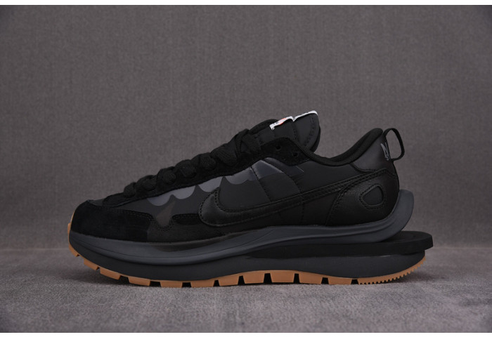Sacai x VaporWaffle 'Black Gum' - Nike - DD1875 001