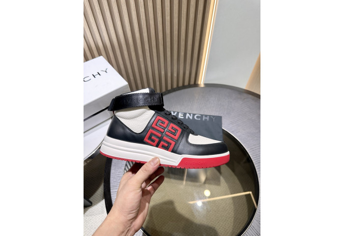 GIVENCHY SNEAKER