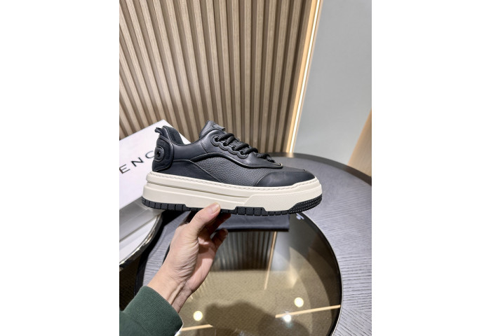 GIVENCHY SNEAKER