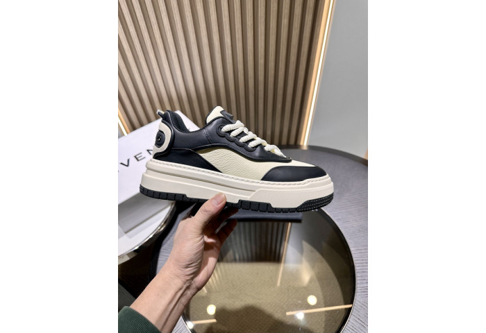 GIVENCHY SNEAKER