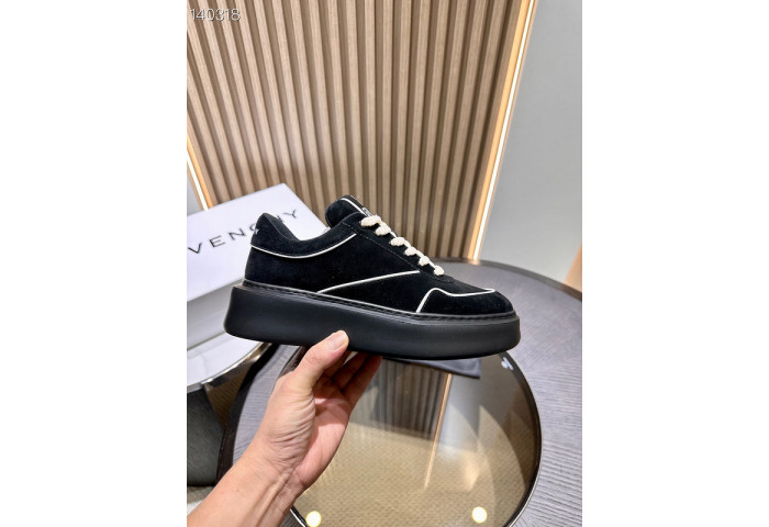 GIVENCHY SNEAKER