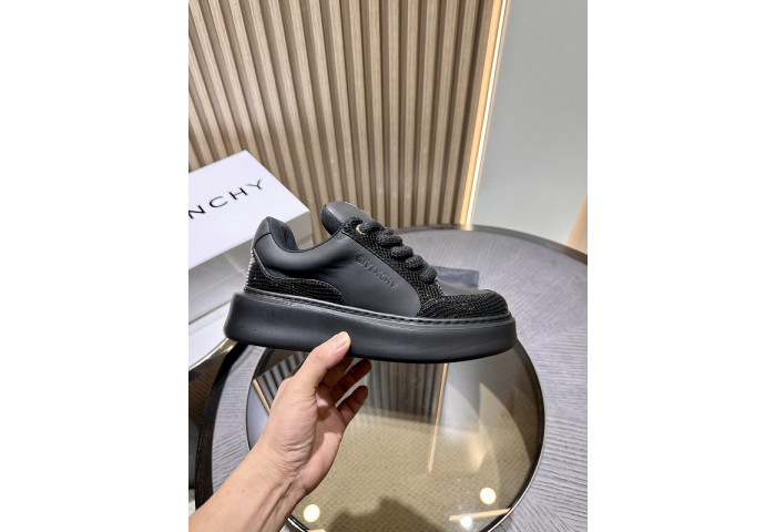 GIVENCHY SNEAKER