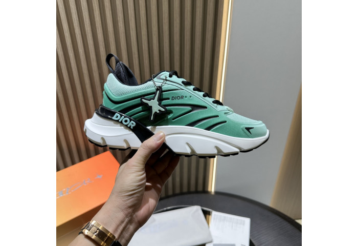 DIO* KAWS B33 SNEAKER