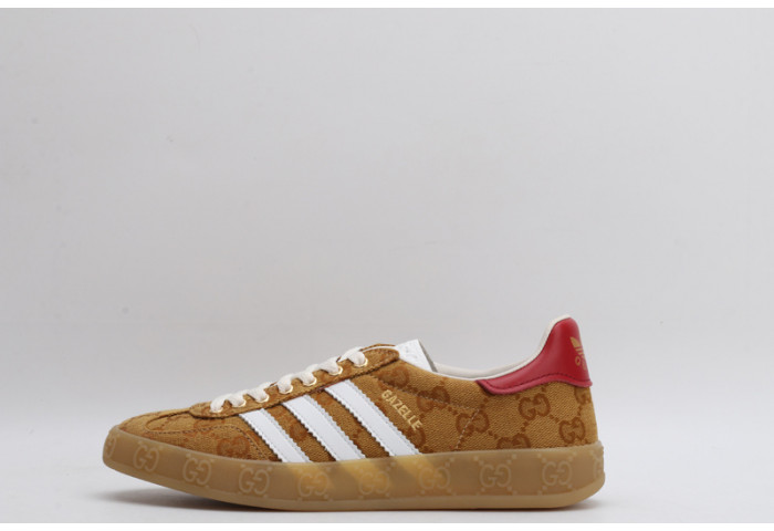 Gv*c* X ADIDA* SNEAKER