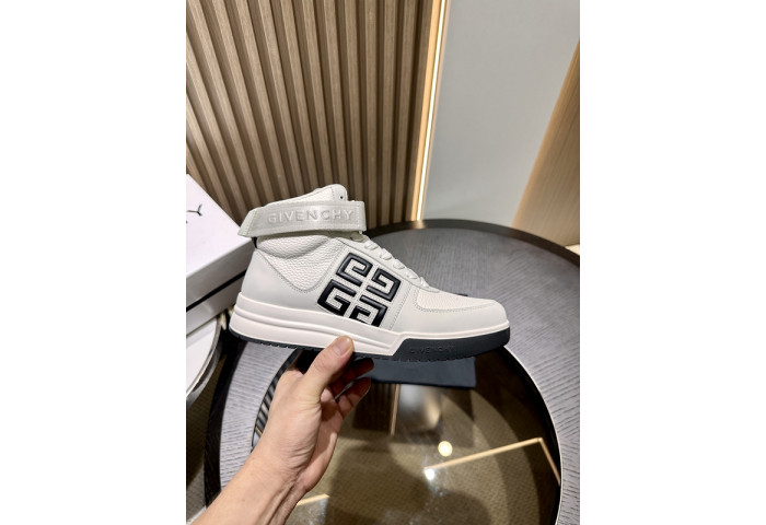 GIVENCHY SNEAKER