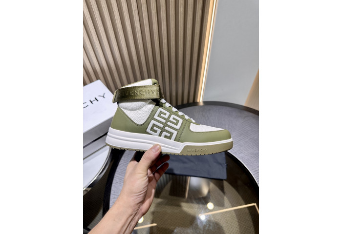 GIVENCHY SNEAKER