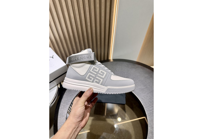 GIVENCHY SNEAKER