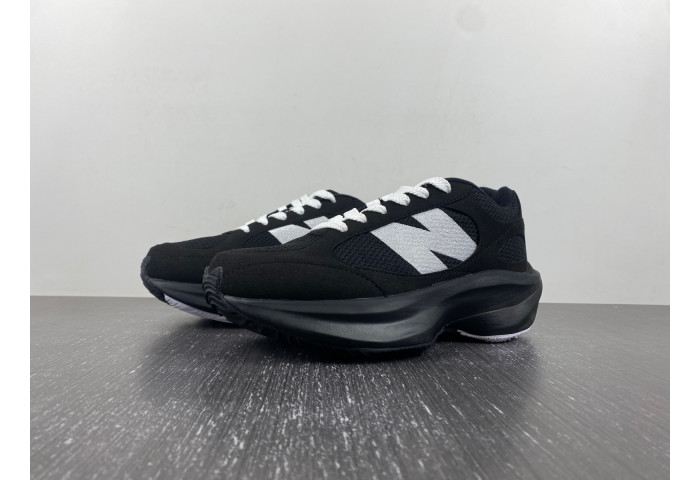 New Balance  SNEAKER