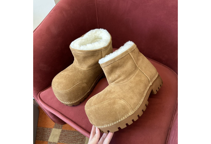 Ba1en*iaga Brown Alaska Fur Bootie