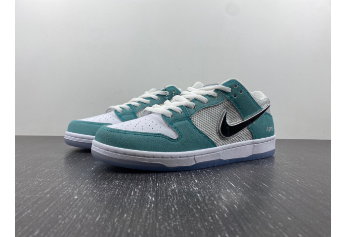 April Skateboards X Dunk Low SB 'Turbo Green' - FD2562 400