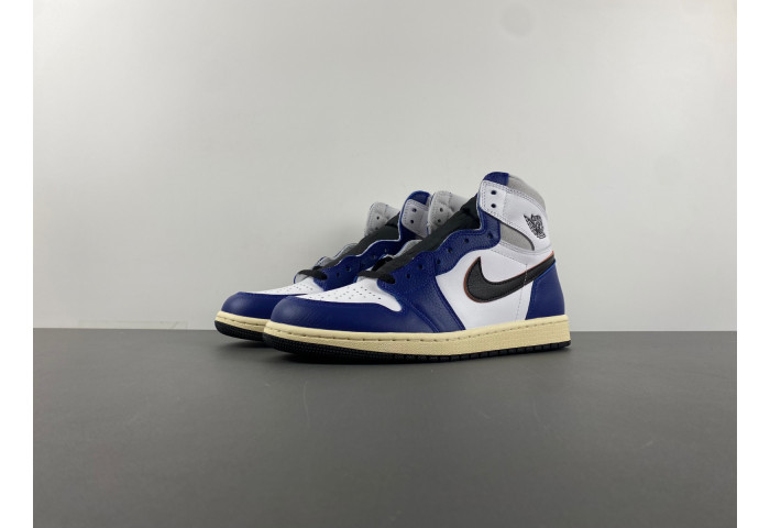 Air Jordan 1 Retro High OG "Deep Royal Blue" DZ5485-100