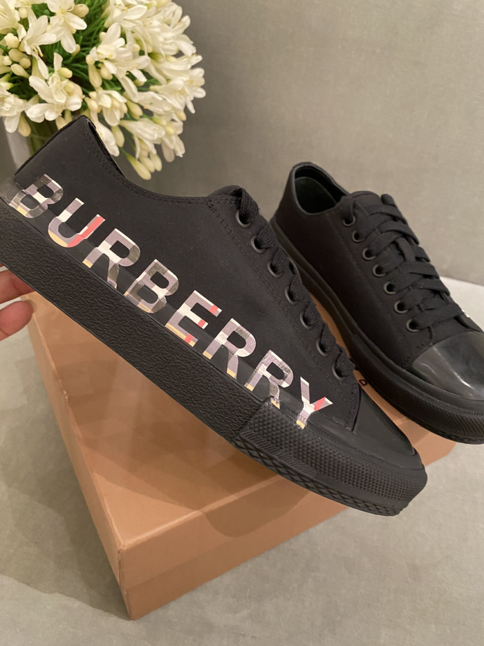 BUBERRY SNEAKER