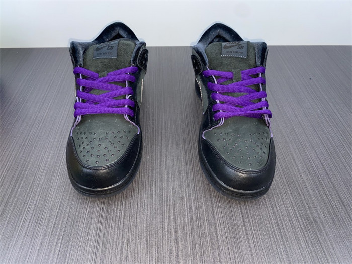 Familia x Nike SB Dunk Low 