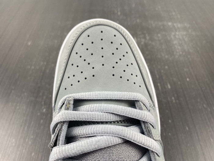 Nike SB Dunk Low “Grey Gum” DV5464-001