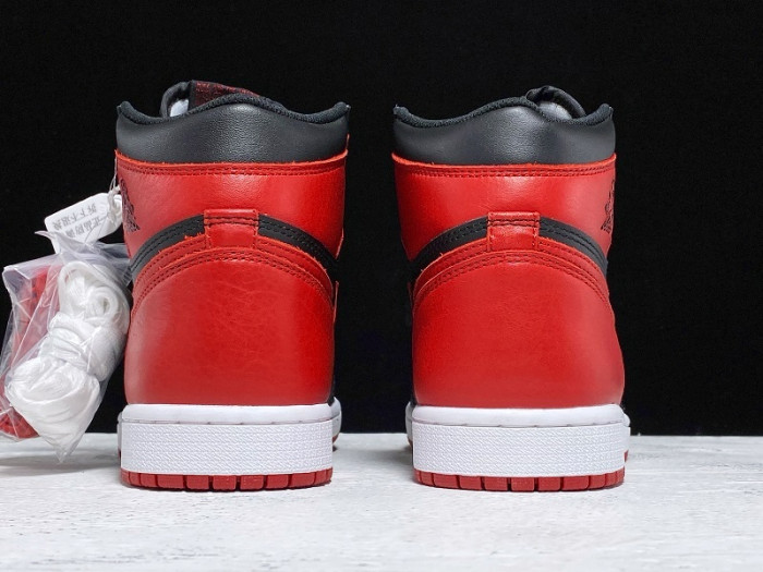 Air Jordan 1 Retro High OG “Banned” 555088-001