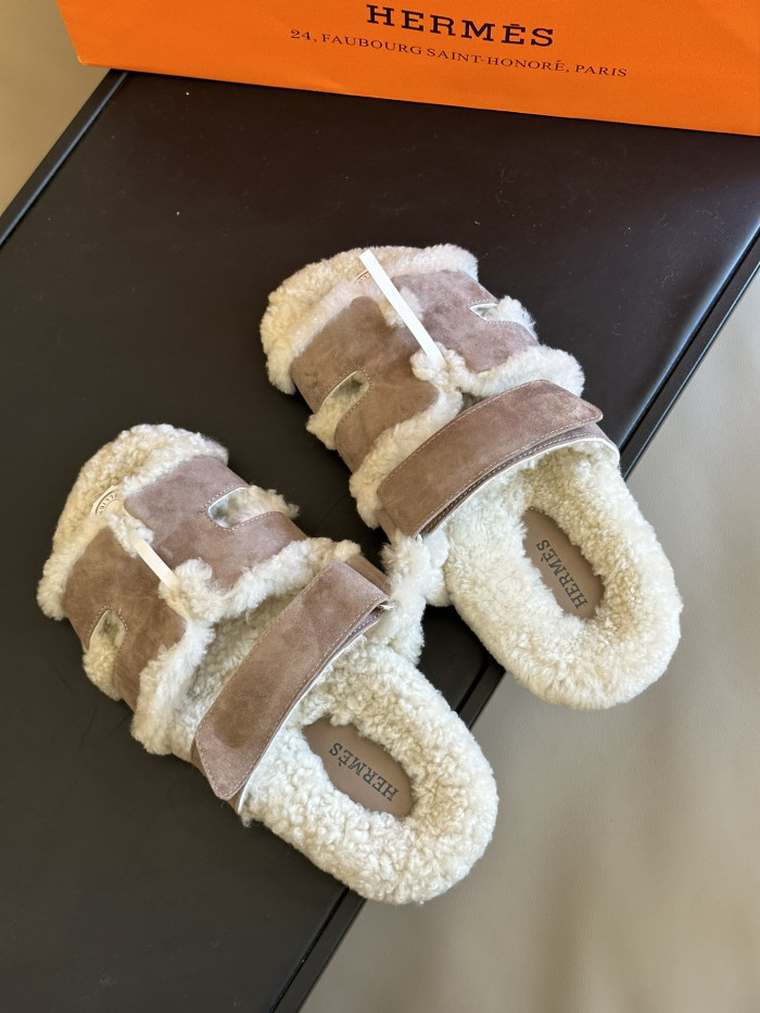 H**me5 SANDALS