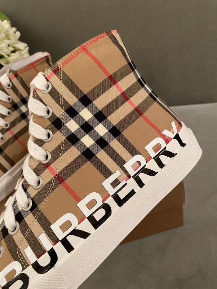 BUBERRY SNEAKER