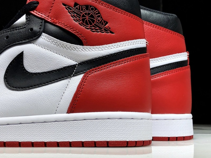 Air Jordan 1 Retro Black Toe 555088-125