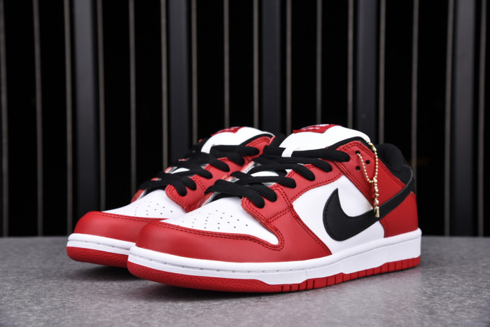 Nike SB Dunk Low "Chicago" BQ6817-600