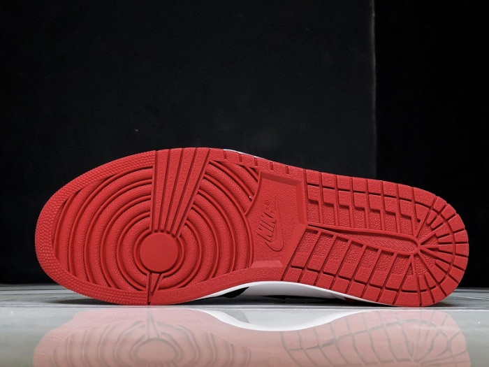 Air Jordan 1 Retro Black Toe 555088-125