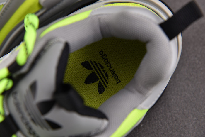 BLCG SNEAKER TRIPLE.S.