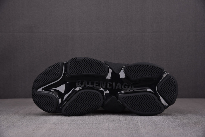 BLCG SNEAKER TRIPLE.S.