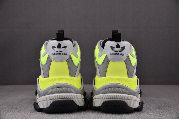 BLCG SNEAKER TRIPLE.S.