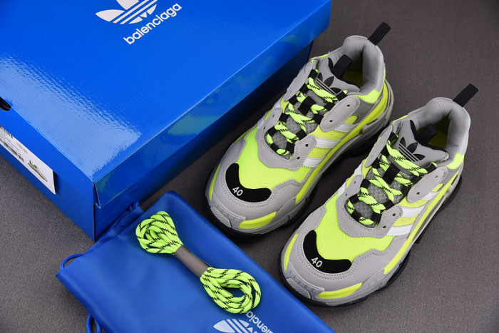 BLCG SNEAKER TRIPLE.S.