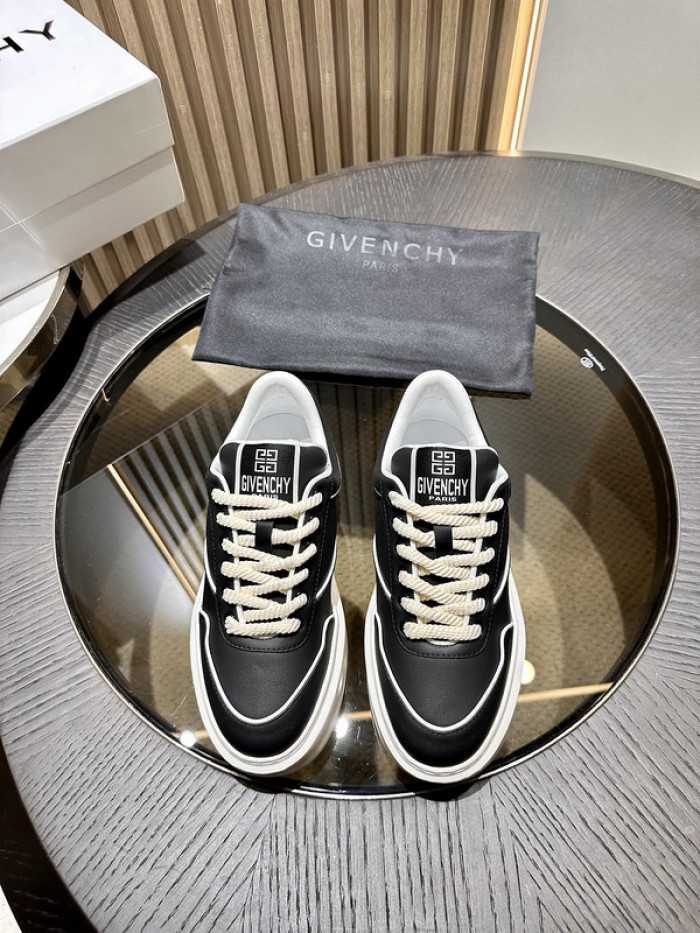 GIVENCHY SNEAKER