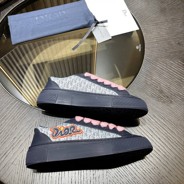 DIO* KAWS B33 SNEAKER