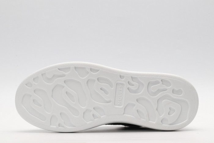 A1exa*der Mcqv*en OVERSIZED