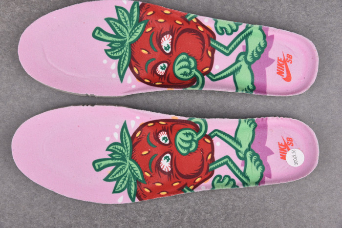 NIKE SB DUNK HIGH STRAWBERRY COUGH CW7093-600