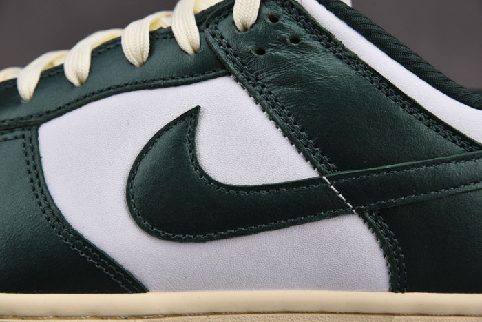Nike Dunk Low Vintage Green (W) - DQ8580-100