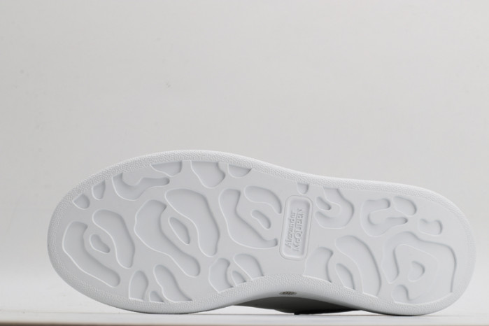 A1exa*der Mcqv*en OVERSIZED