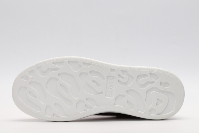 A1exa*der Mcqv*en OVERSIZED