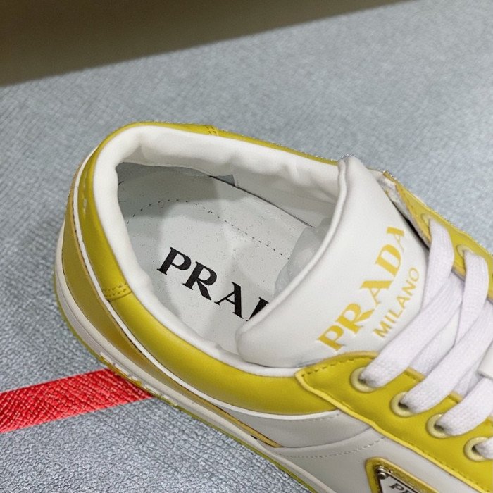 Pra*a sneaker