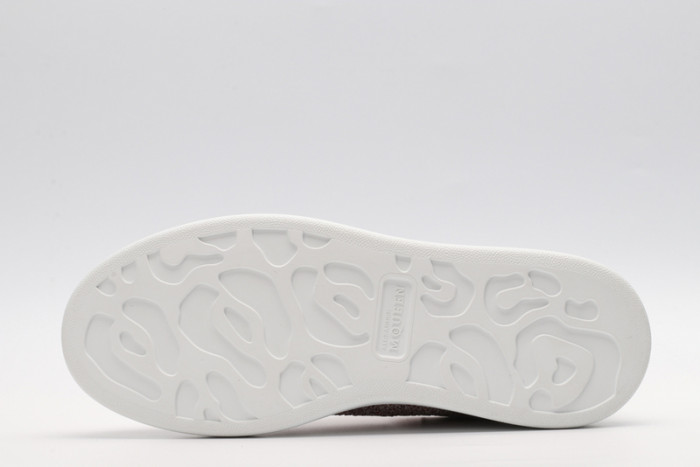 A1exa*der Mcqv*en OVERSIZED