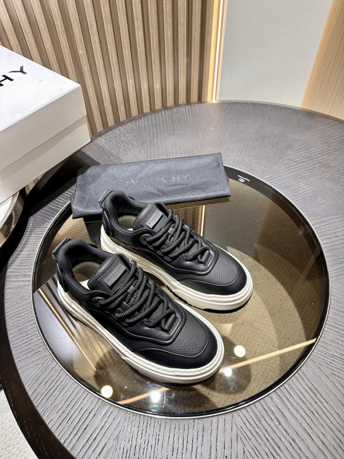 GIVENCHY SNEAKER