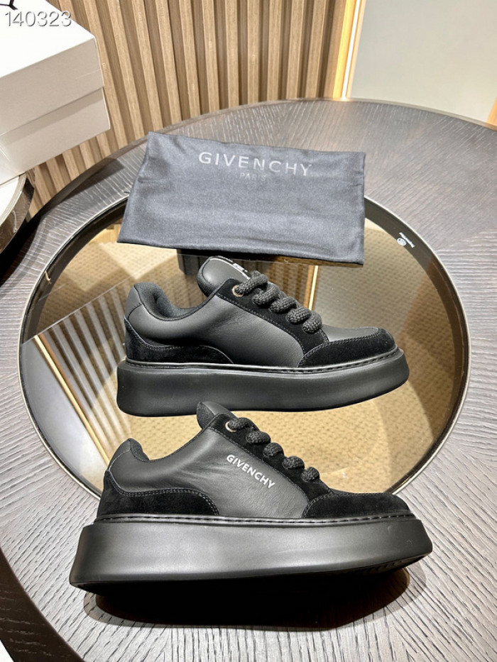 GIVENCHY SNEAKER