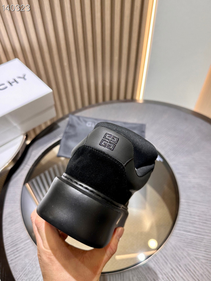 GIVENCHY SNEAKER