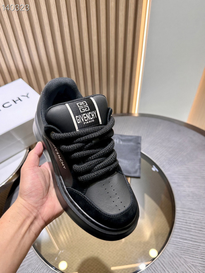 GIVENCHY SNEAKER